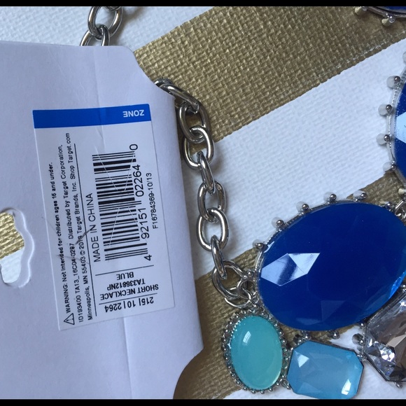 NWT jeweled statement necklace - Picture 2 of 3