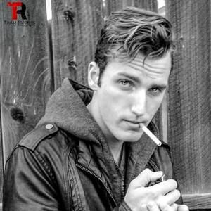 Meet your Posher, Travis