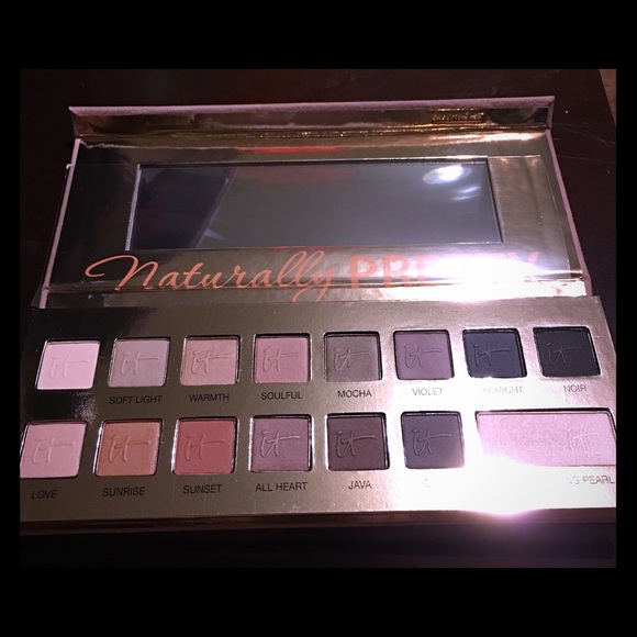 IT cosmetics "Naturally Pretty" palette