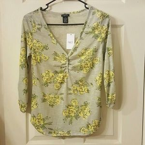 3/4 sleeve v neck shirt