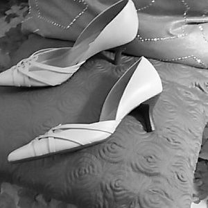 White leather   new Unison  heels