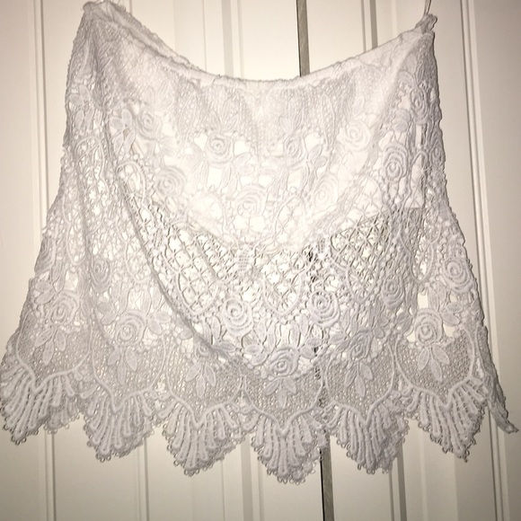 Strapless lace shirt