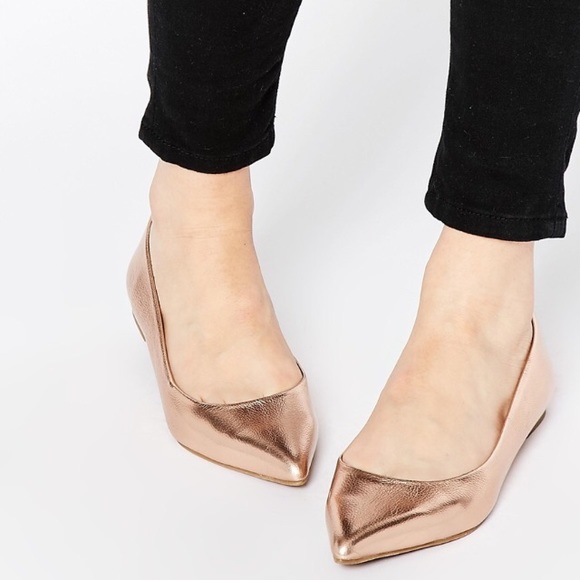 Me Too bronze flats 🥿🥿