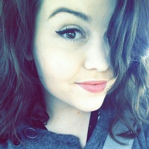 Meet your Posher, Becca