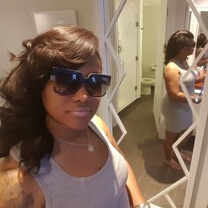 Meet your Posher, Veleka