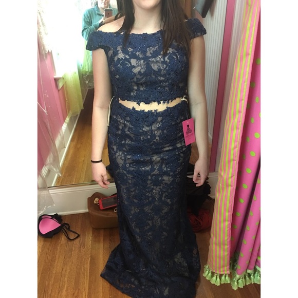 NEEDS TO GO- Prom Dress
