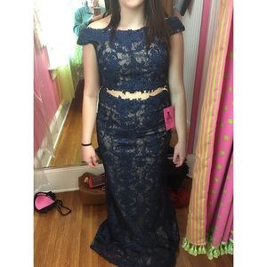 NEEDS TO GO- Prom Dress