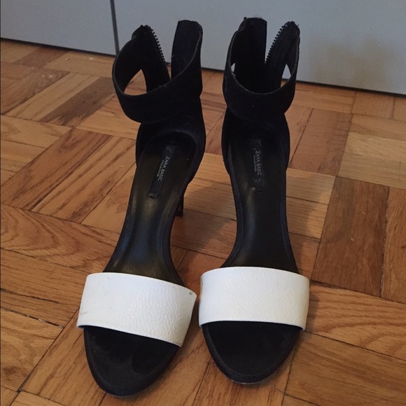 ❌ SOLD Zara • B&W Color block sandal heel - Picture 2 of 4