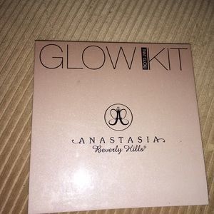 Anastasia Beverly Hills that glow