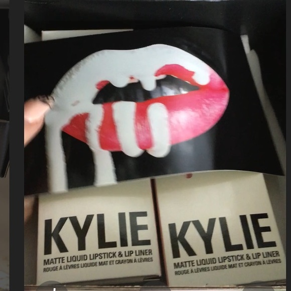 Kylie Cosmetics Exposed Lipstick - Picture 2 of 3