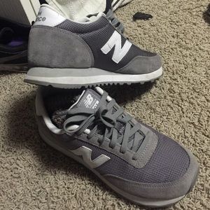 New balance tennis shoes
