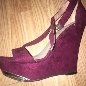 Burgundy wedges