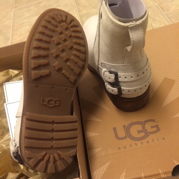 UGGpure (TM) Boot - Picture 2 of 4