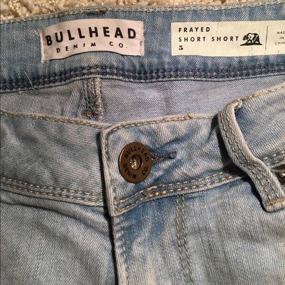 Bullhead tribal Jean shorts - Picture 2 of 3