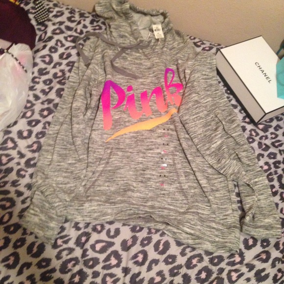 ❌SOLD ON Ⓜ️❌ VS PINK OUTFIT - Picture 2 of 3