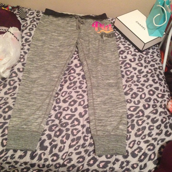 ❌SOLD ON Ⓜ️❌ VS PINK OUTFIT - Picture 3 of 3