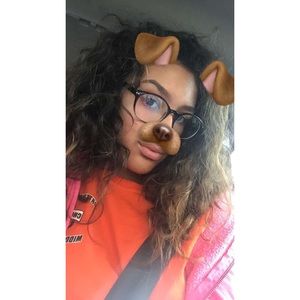 Meet your Posher, Alexandra