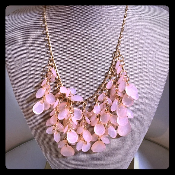 Jewelry - Pink statement necklace