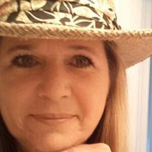 Meet your Posher, Esther