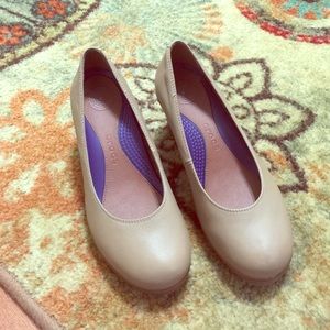 Crocs tan wedges