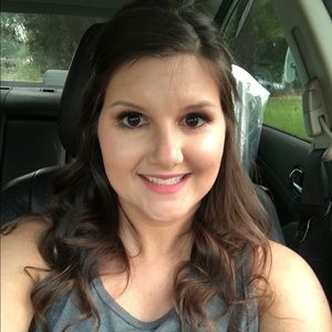 Meet your Posher, Lauren