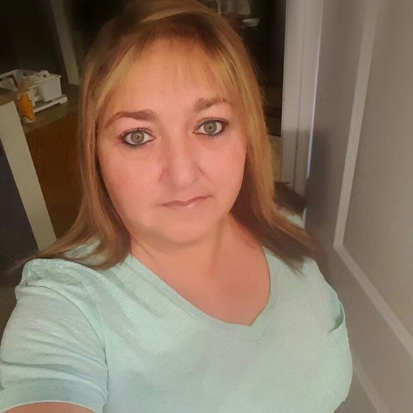 Meet your Posher, Lisa - Picture 1 of 1