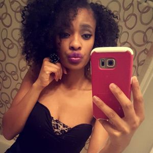 Meet your Posher, Alavia