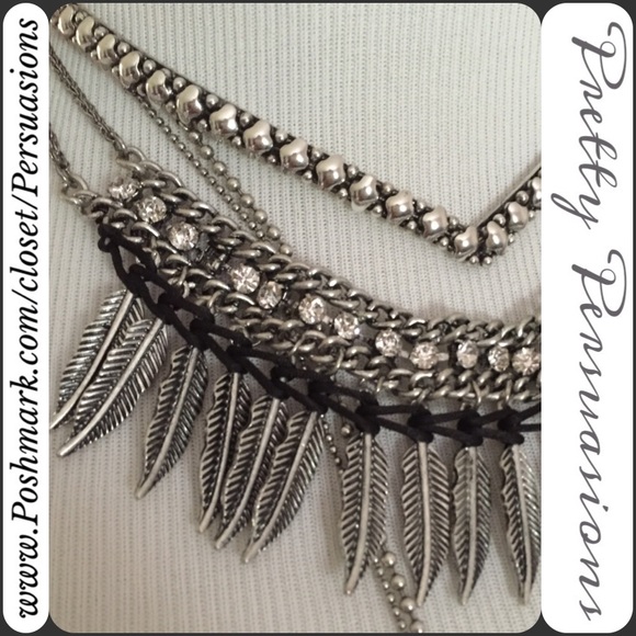 SOLD OUT  👍🏻Silver Feather Rhinestone Necklace - Picture 2 of 3