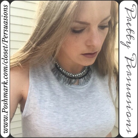 SOLD OUT  👍🏻Silver Feather Rhinestone Necklace - Picture 3 of 3