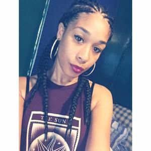 Meet your Posher, Mia