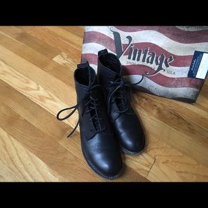 Black chukka boots Vintage Shoe Company