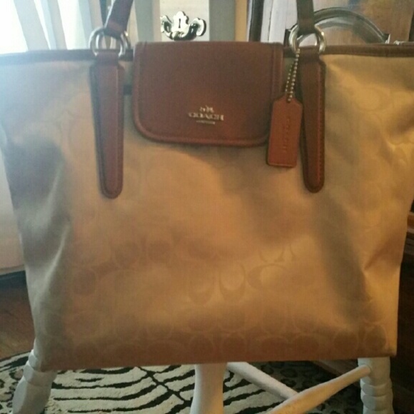 Coach Handbags - Like new Coach purse !