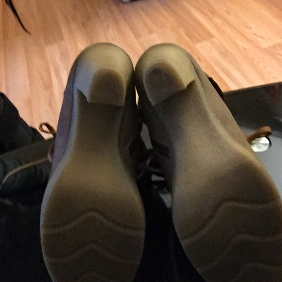 Shoes - Picture 2 of 4