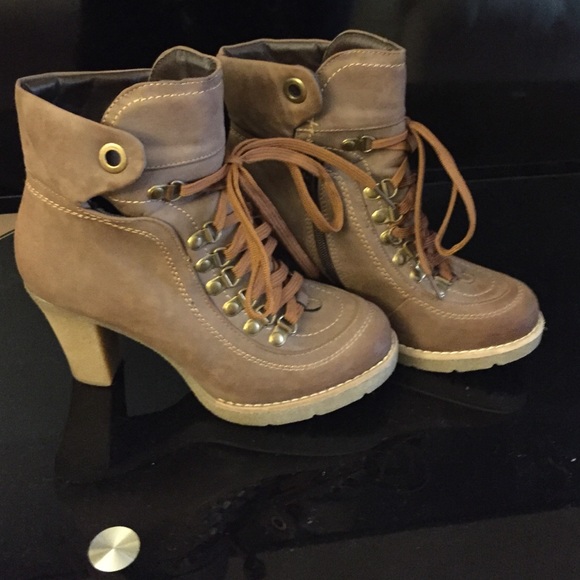Shoes - Picture 3 of 4