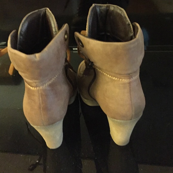 Shoes - Picture 4 of 4