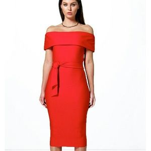 Off shoulders red dress!