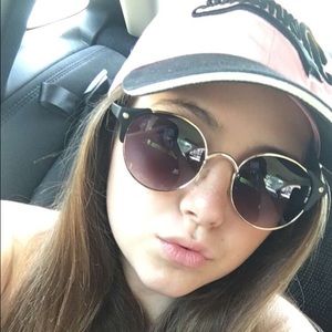 Meet your Posher, Carly