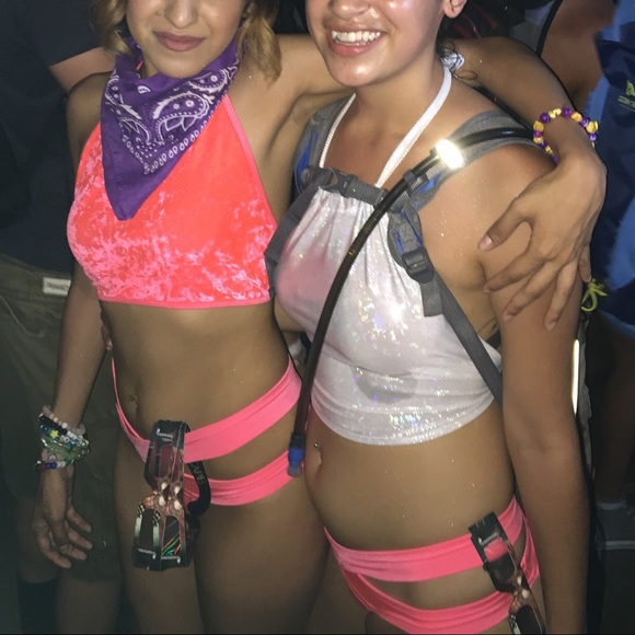 ✨✨SOLD✨✨ OceanMoon coral velvet halter - Picture 3 of 3