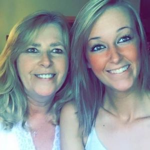 Meet your Posher, Caitlin