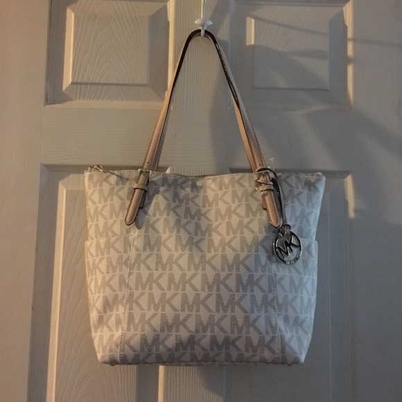 MICHAEL Michael Kors Handbags - MICHAEL MICHAEL KORS JET SET TOTE🌸Hold🌸