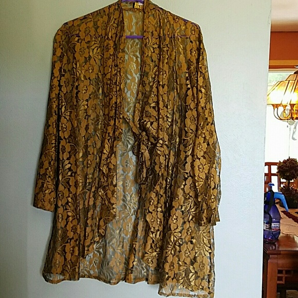 A gold cover up very stunning size of boat in the