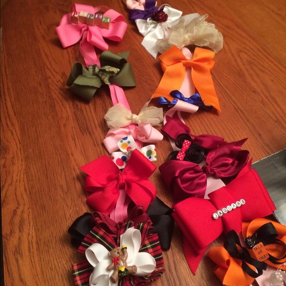 Accessories - Adorable Girls bows all of them. Accessories - Adorable Girls bows all of them.