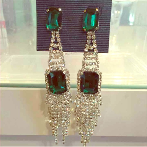 🚫SOLD🚫 Long chandelier earning