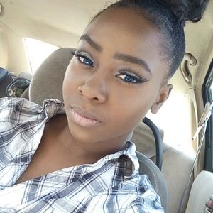 Meet your Posher, Iris