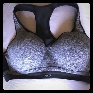 Victoria's Secret sports bra like new worn 2wice.