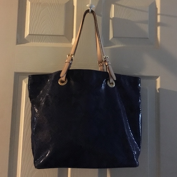 MICHAEL Michael Kors Handbags - MICHAEL KORS SNAKE PRINT TOTE🌸Hold for masa🌸