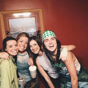 Meet your Posher, Elizabeth