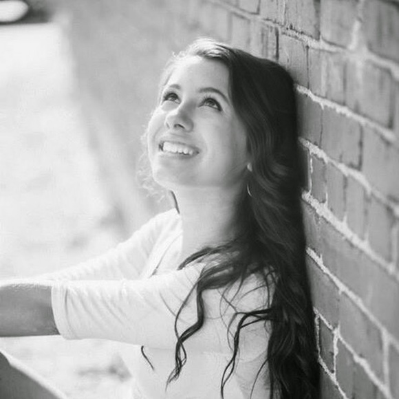Meet your Posher, Emily - Picture 1 of 1