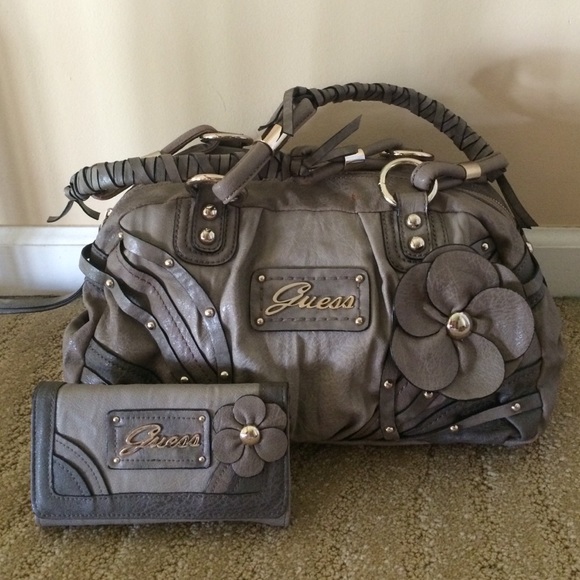 Guess purse and wallet matching set
