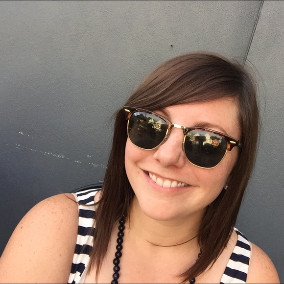 Meet your Posher, Denise - Picture 2 of 2